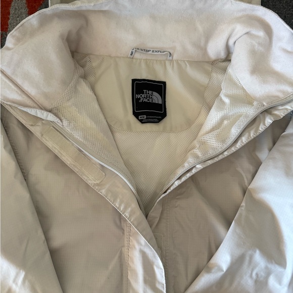 Cream Women’s Northface rain jacket size M - Picture 4 of 6